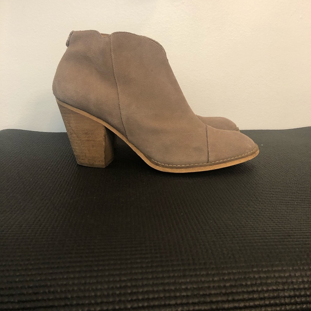 Susina Women’s Suede Stacked Heel Boots Taupe Sz11